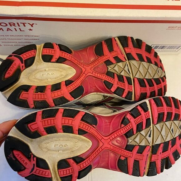 ASICS size 11 Gel Kahana 3 gray pink - Picture 6 of 8